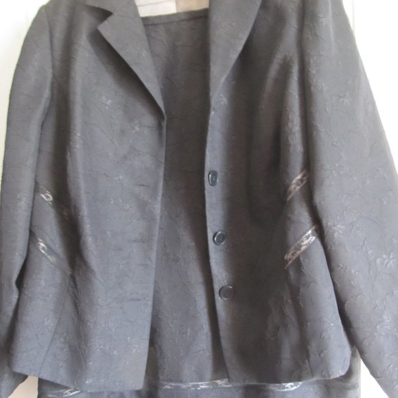 London Times black business suit ( size 20) - Picture 6 of 7